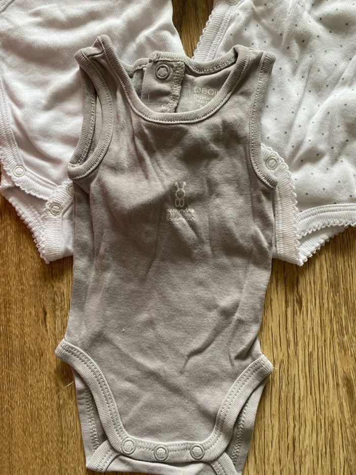 Lot de 3 bodies taille 0/1 mois - photo numéro 2