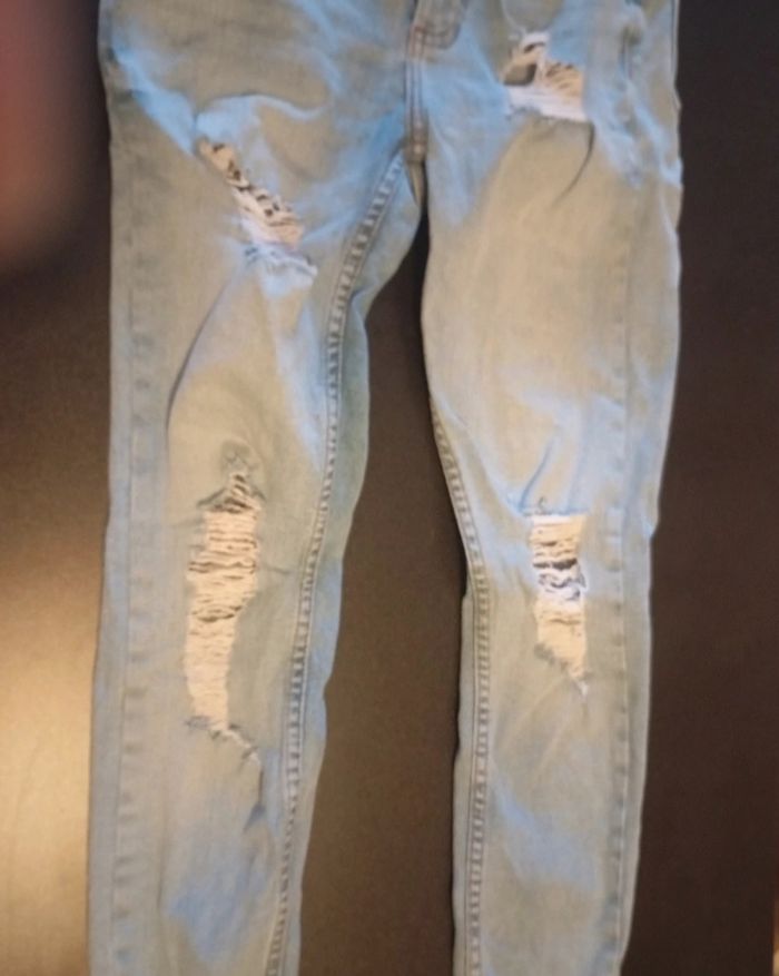 Jeans a trou bleu clair - photo numéro 2