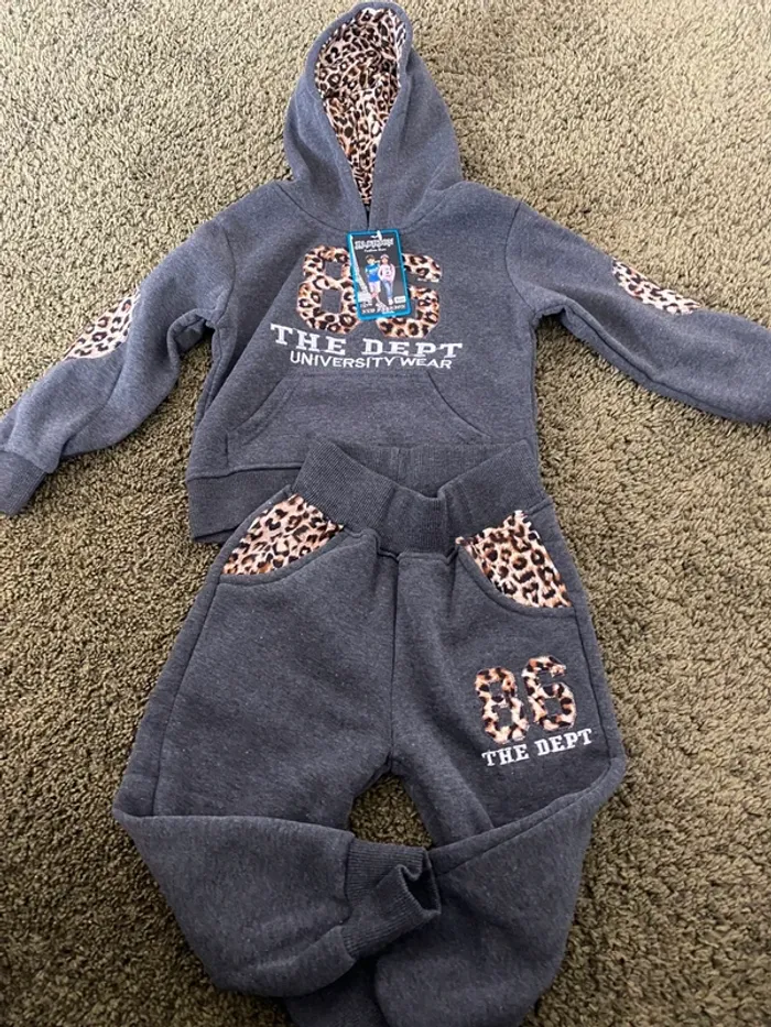 Survêtement garçon 4 neuf avec étiquette ensemble jogging style original
