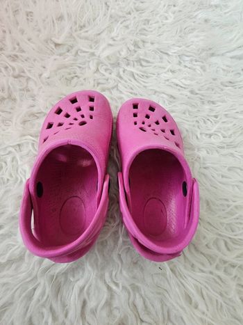 Sabots en plastique style Crocs taille 24