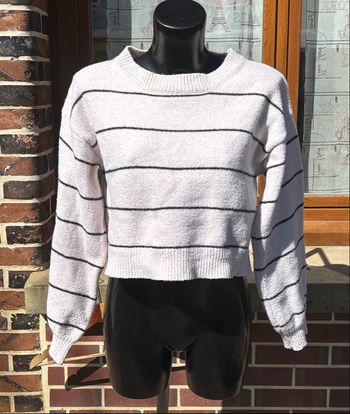 🤍 Pull rayé blanc et noir cropped – Taille 38 (M)
