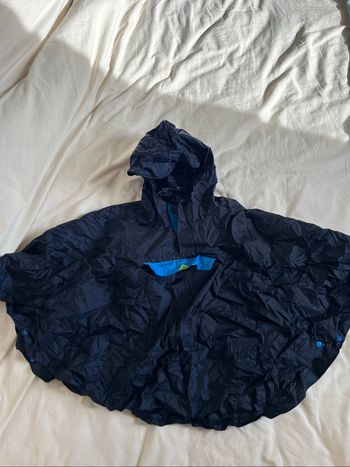 Poncho de pluie Décathlon bleu marine 6A TBE