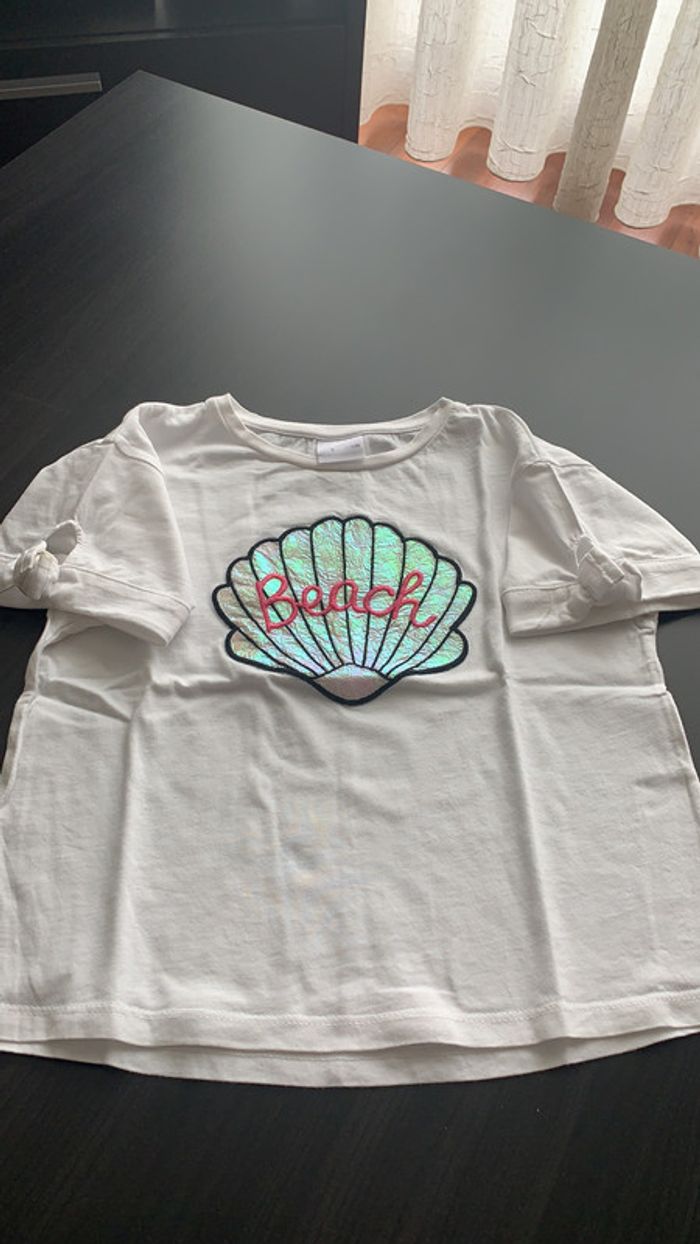 T-shirt blanc avec noeud sur les manches - photo numéro 2