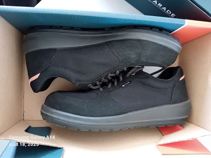 Chaussures de sécurité, T. 41 NEUVES - photo numéro 5