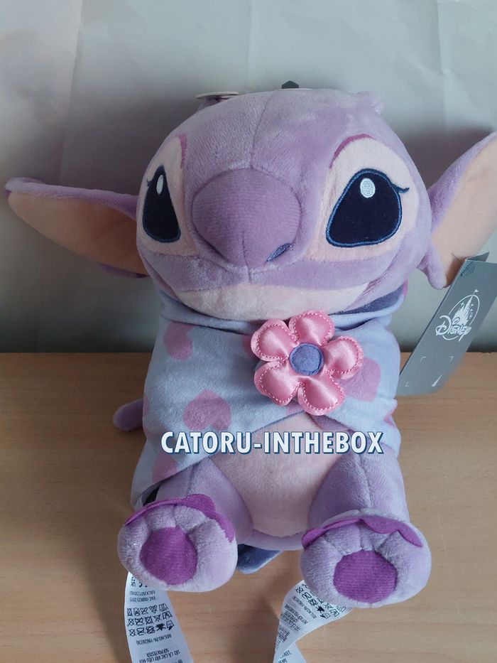 Doudou peluche avec couverture / Comforter Disney Store Lilo & Stitch : Angel