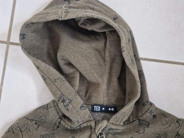1 veste a capuche vert kaki avec motifs marque tex 4-5 ans - photo numéro 2