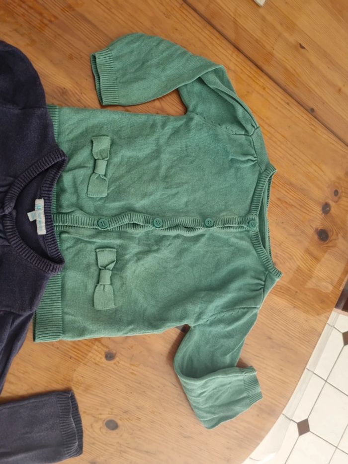 2 gilets filles 18 mois - photo numéro 2