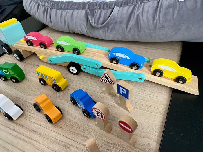 Lot de petites voitures en bois - photo numéro 4
