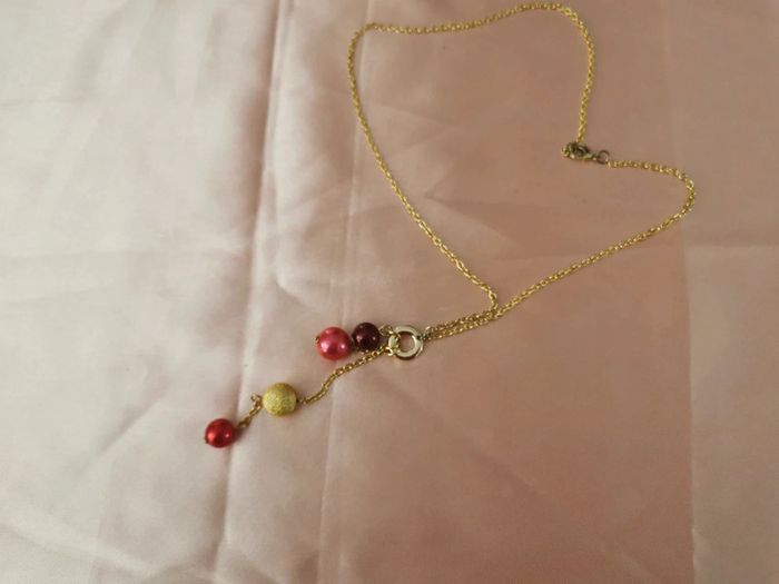 Collier doré. Perles grenat, rouge, dorée. - photo numéro 5