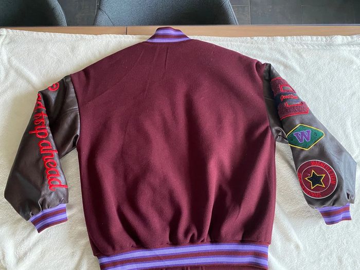 Blouson Teddy Bershka neuf avec étiquette taille XS bordeaux avec motifs - photo numéro 16