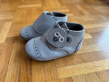 Chaussures Robeez 6-9 mois parfait etat