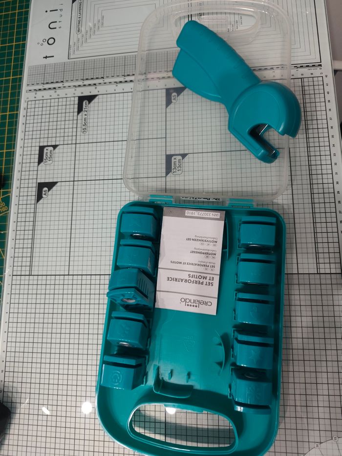 Set perforatrice et motifs crelando