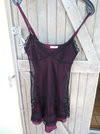 nuisette pourpre avec voilage "dentelle noire" taille 36