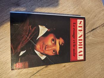 Livre " Le rouge et le noir "