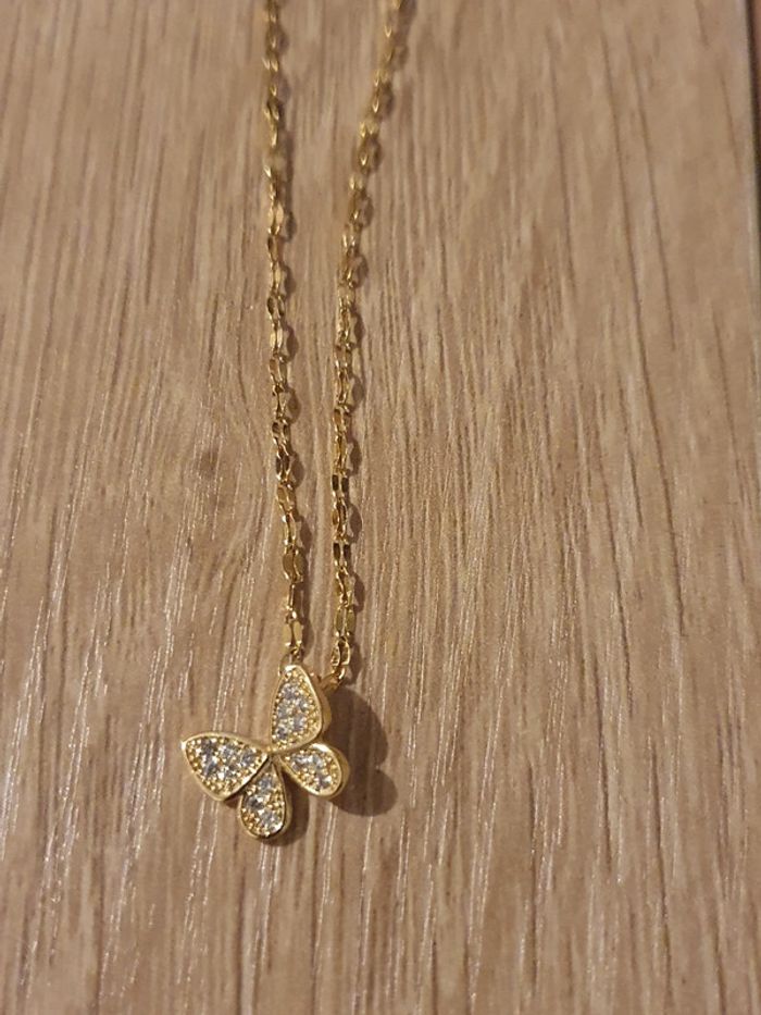 Chaîne pendentif papillon - photo numéro 2