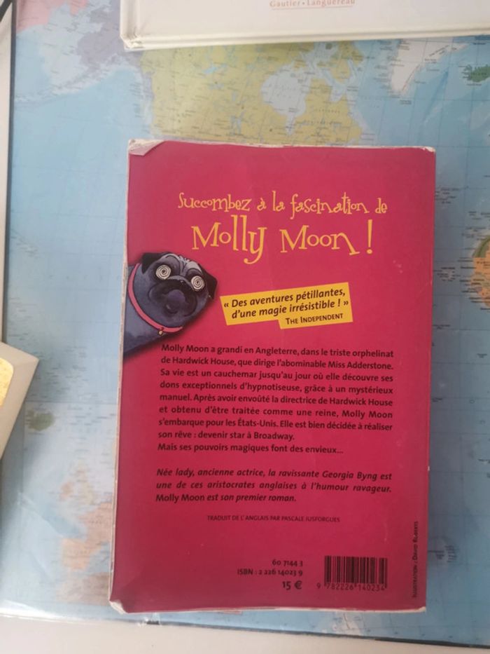 Livre Molly Moon et le livre magique de l'hypnose - photo numéro 2