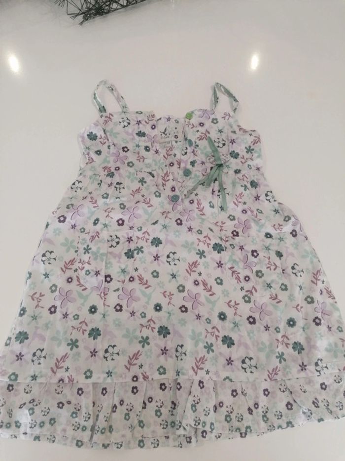 Robe à fleurs T 3 ans 👧🏻 - photo numéro 2