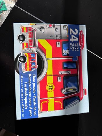 Puzzle géant au sol 24 pièces camion pompier 