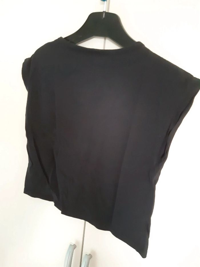 T-shirt noir court - photo numéro 2