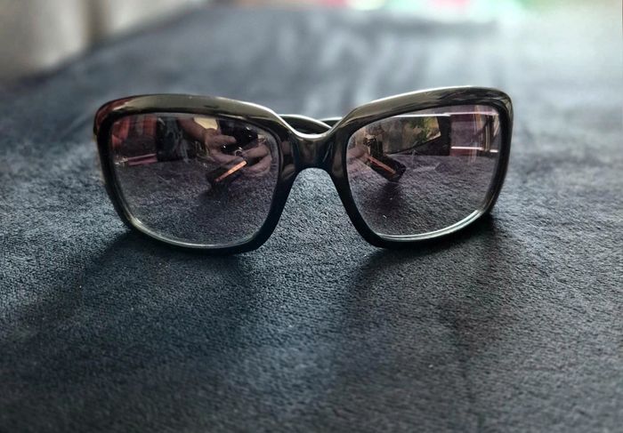 Lunettes noires de soleil Boss