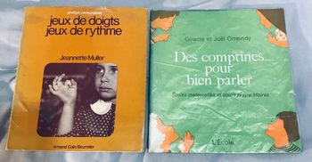 2 livres de comptines et jeux de doigts