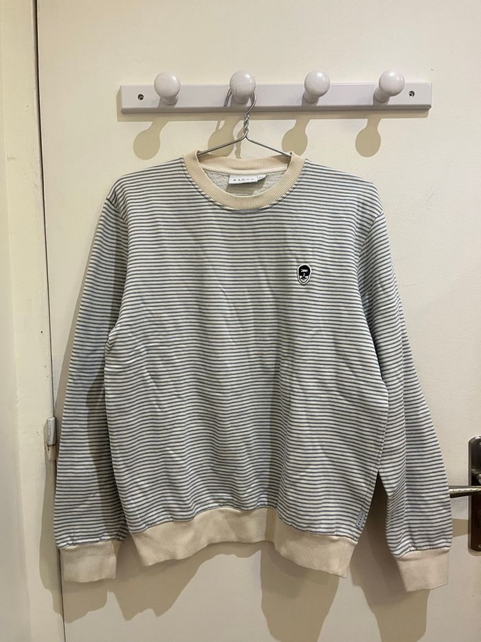 Sweat rayé beige et bleu clair avec logo baron biarritz taille L unisexe