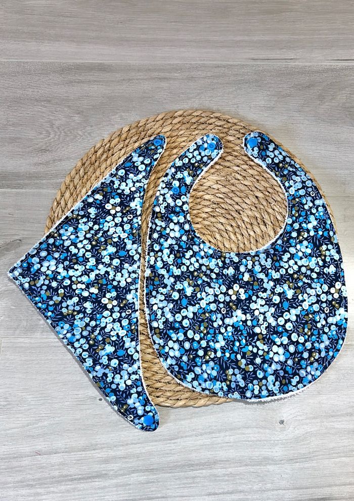 Lot 2 bavoirs liberty bleu fait main