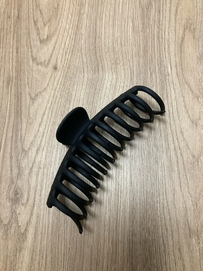 Pince noir cheveux longs - photo numéro 4