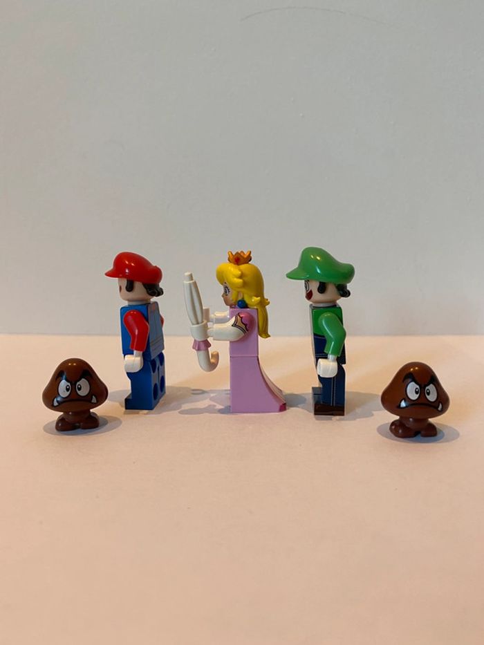 Figurine type lego Mario, Luigi et la princesse Peach. Super Mario - photo numéro 2