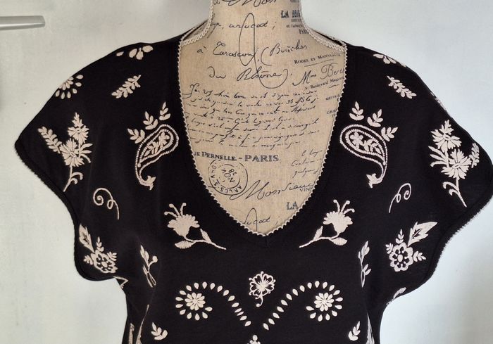 Superbe tee-shirt noir imprimé crème bohême - photo numéro 2