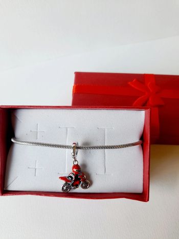 Gourmette motor girl