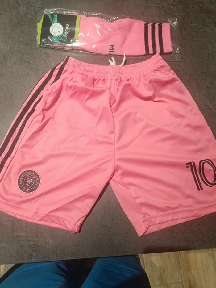 Tenue foot Léo Messi Inter Miami rose. T.30 - photo numéro 3