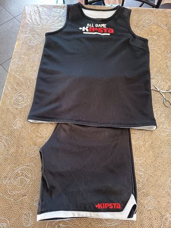 Ensemble tenue basket