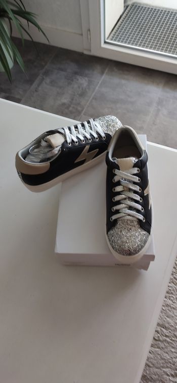 Sneakers à lacets noires et grises