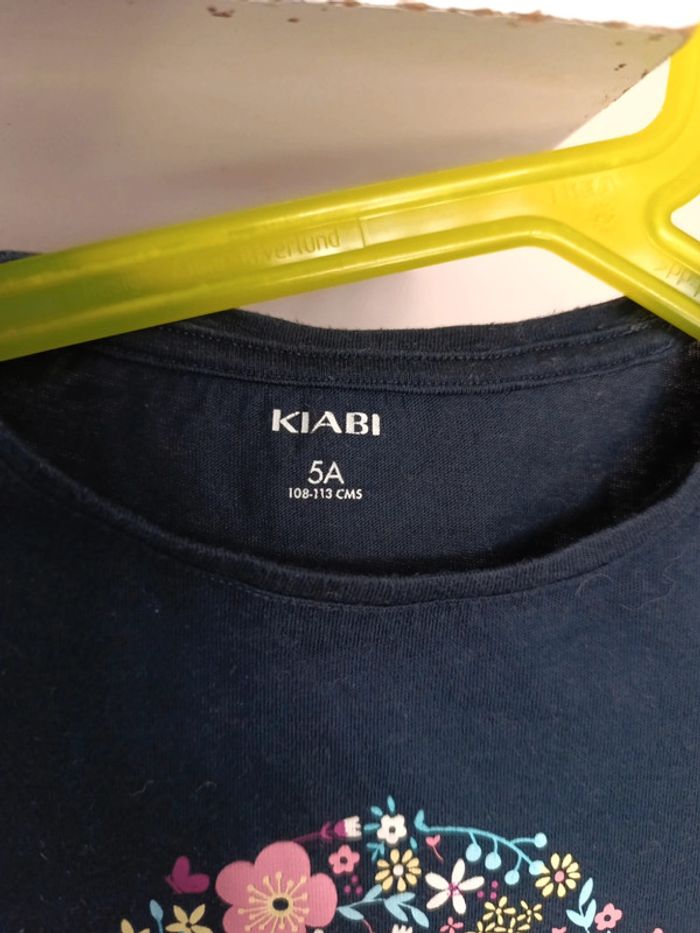 Joli tee shirt 5 ans kiabi a fleur - photo numéro 2