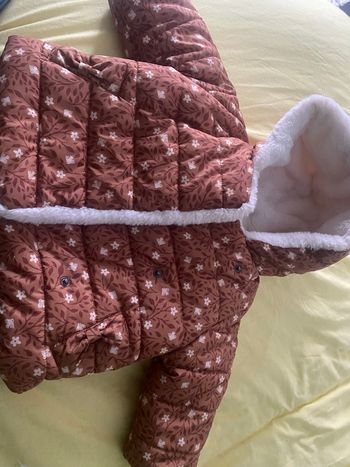 Manteau bb fille taille 6mois 