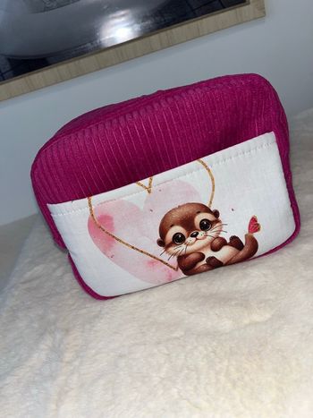 Trousse de toilette loutre rose 