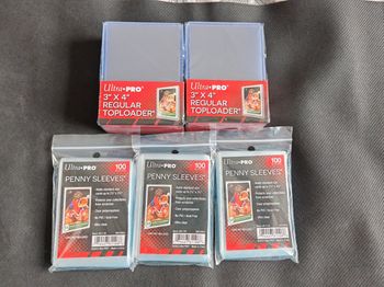 Lot de 3 paquets de sleeves + 2 paquets de toploaders neufs