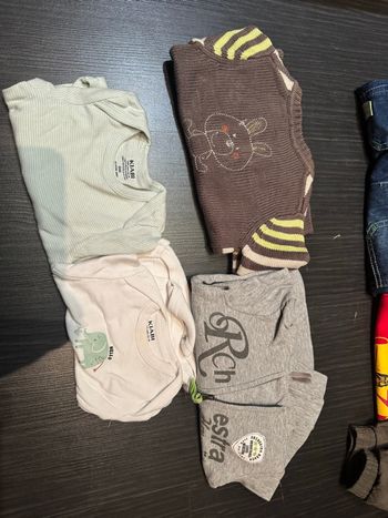 Lot 24 articles taille 6 mois