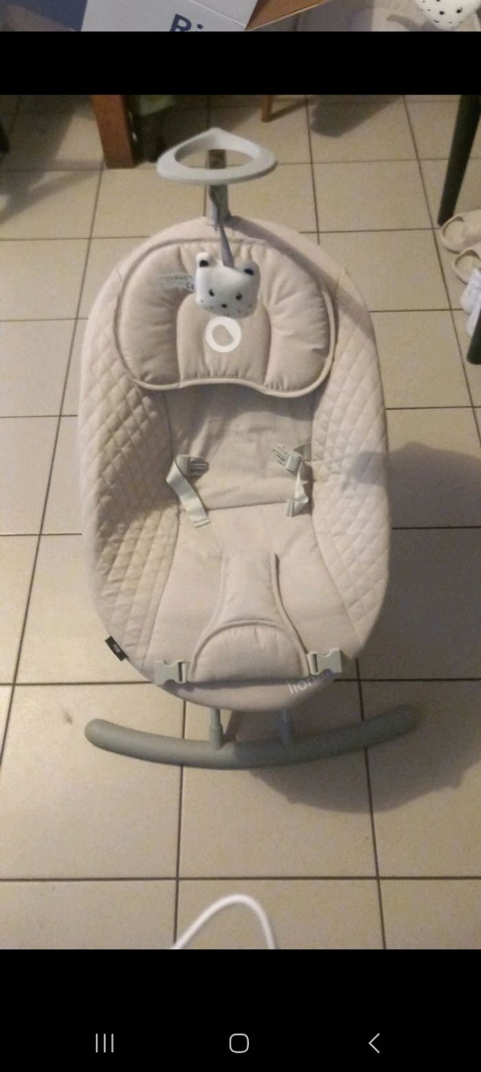 Balancelle bébé avec des cadeau si elle part ☺️ - photo numéro 2