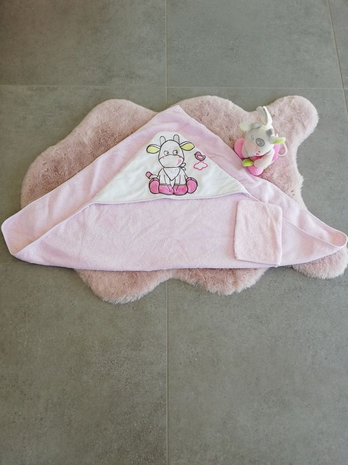 Cape de bain avec gant de toilette et peluche musicale