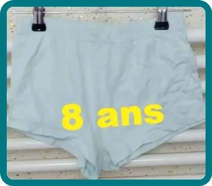 Short  vert  eau Gémo  Taille  8  ans