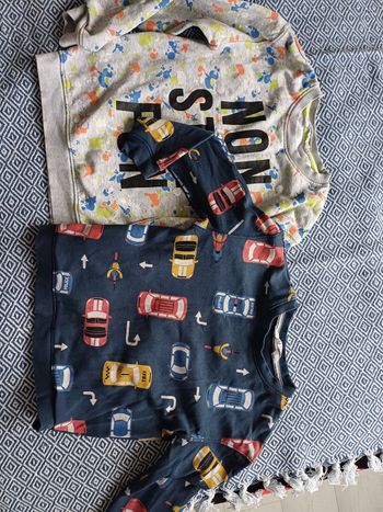 Lot 2 sweat + 1 Tee-shirt 6 ans