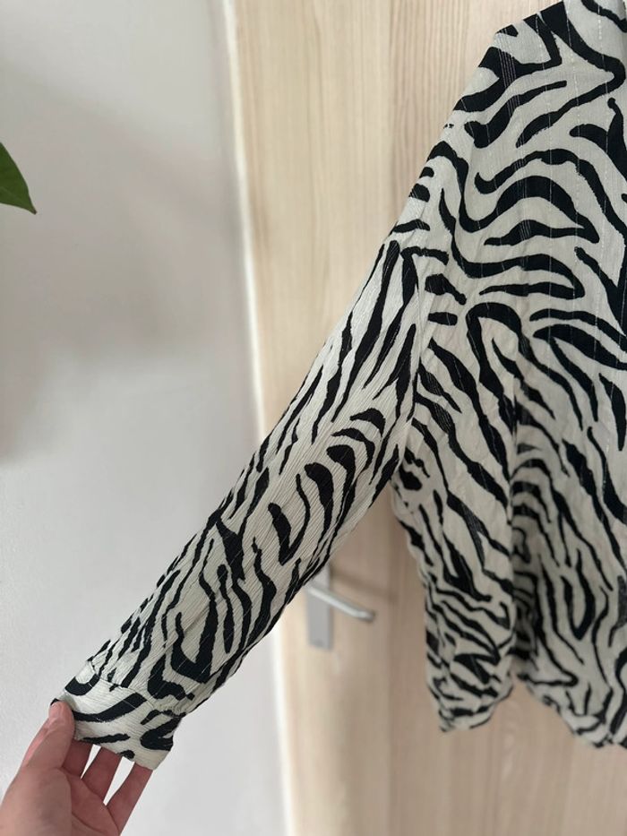 Chemise fluide manches longues zébrée noir blanc taille XXL 50/52 Kiabi - photo numéro 4
