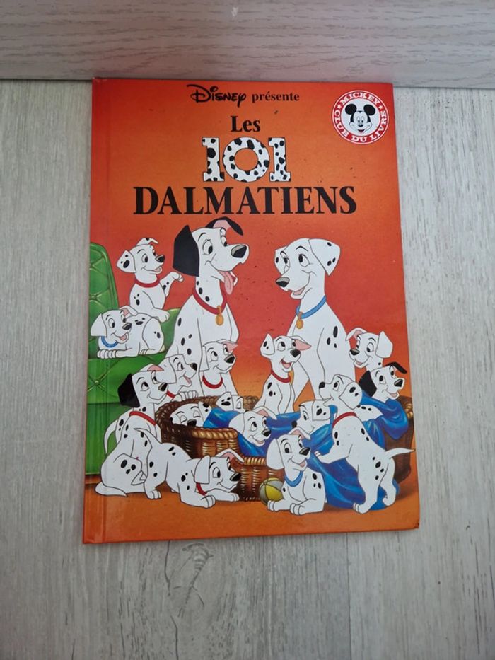 Livre les 101 dalmatiens
