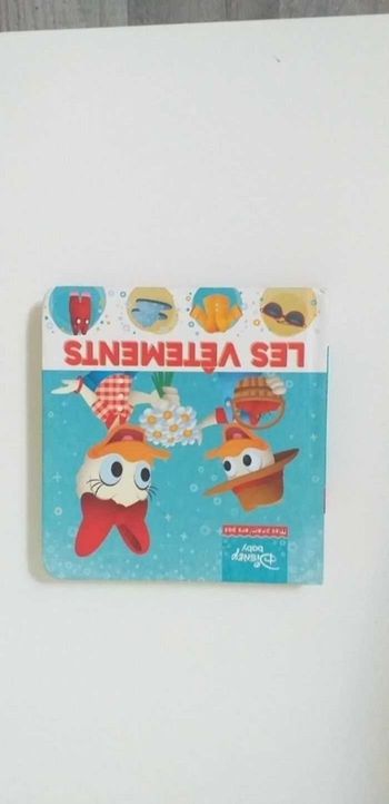 Livre Disney baby mes premiers pas les vêtements