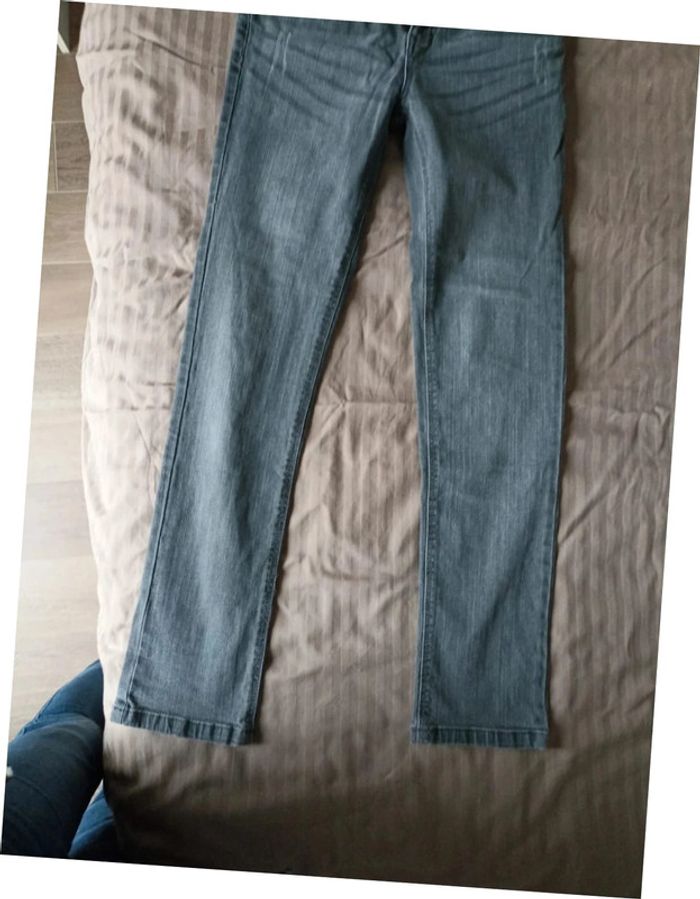 Superbe jean gris. - photo numéro 2