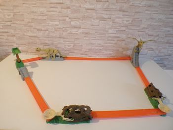 Circuit Jurassic - Dinosaures - Péhistoire - Hot Wheels - Hotwheels