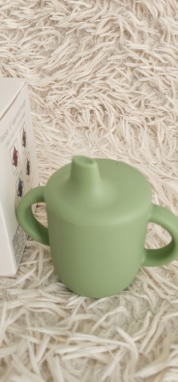 Tasse en silicone vert sauge en silicone Neufs - photo numéro 2