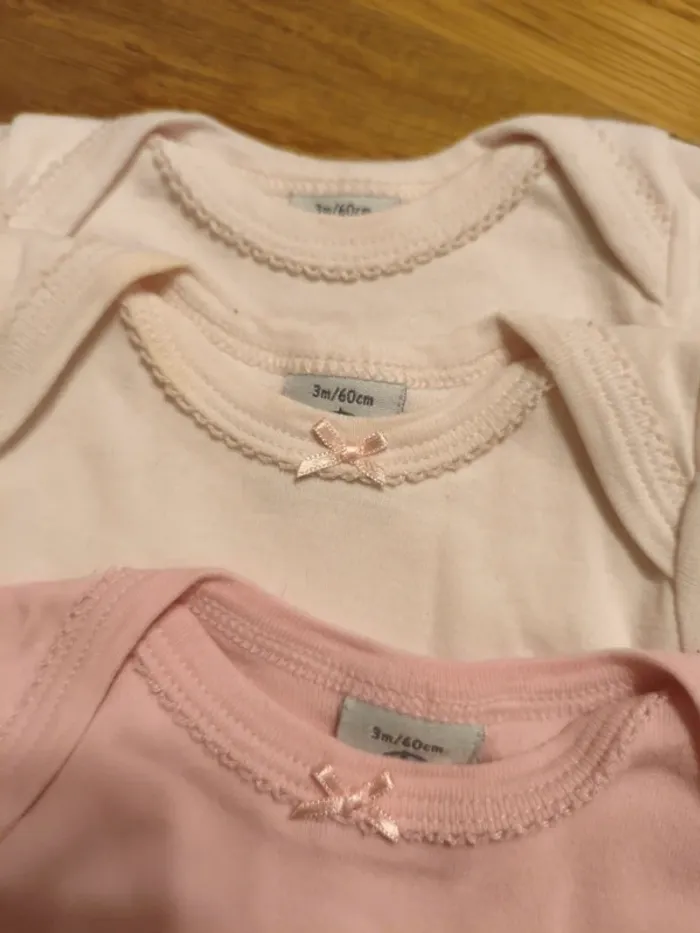 Pyjamas et bodys - photo numéro 2